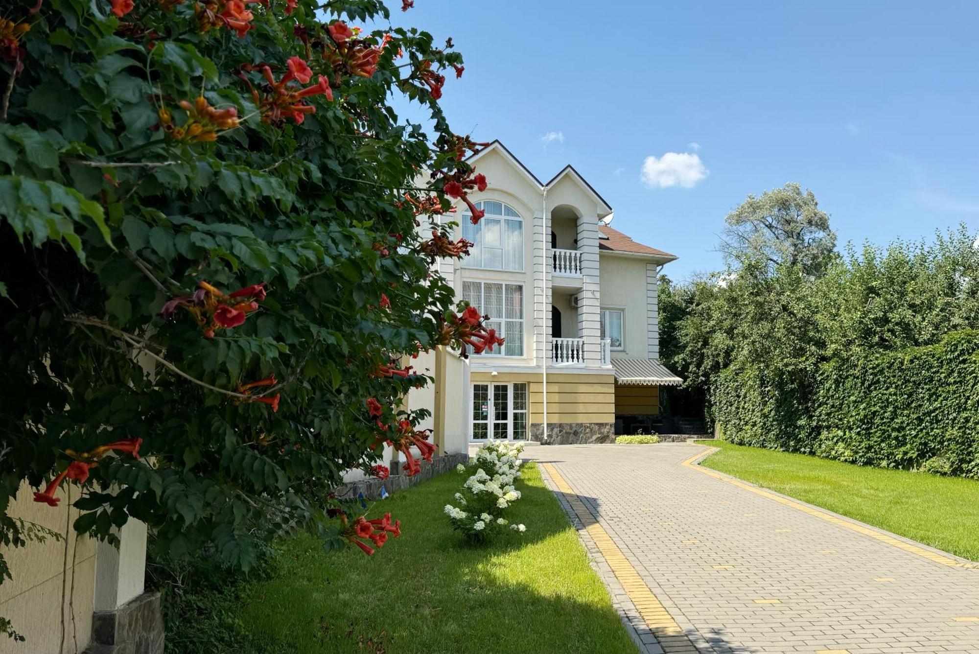 Shelter Hotel Київ Екстер'єр фото